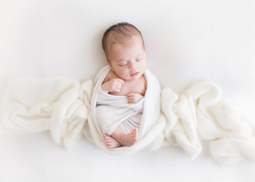 photographe a tours spécialisée dans les séances naissance bébé studio photo à tours nord